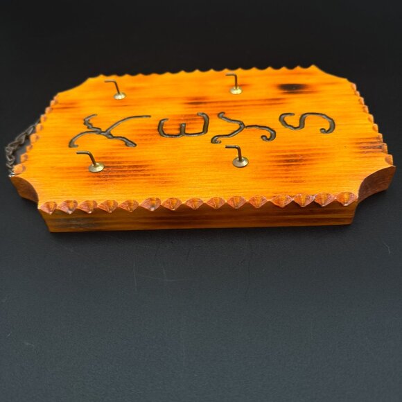 Vintage Wooden Hanging Key Holder Wall Plaque Rack Farmhouse Countrycore Rustic - Picture 4 of 6